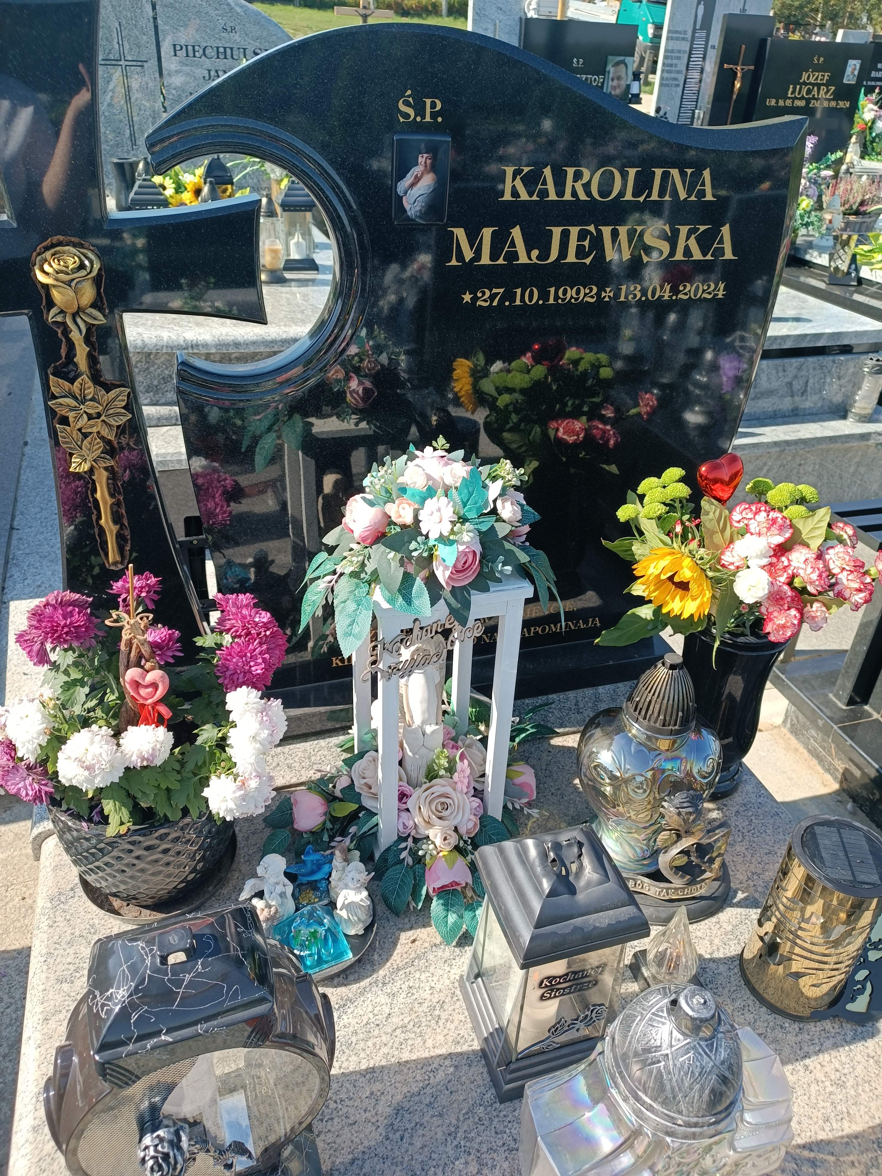 Karolina Majewska 1992 Jaworzno - Grobonet - Wyszukiwarka osób pochowanych