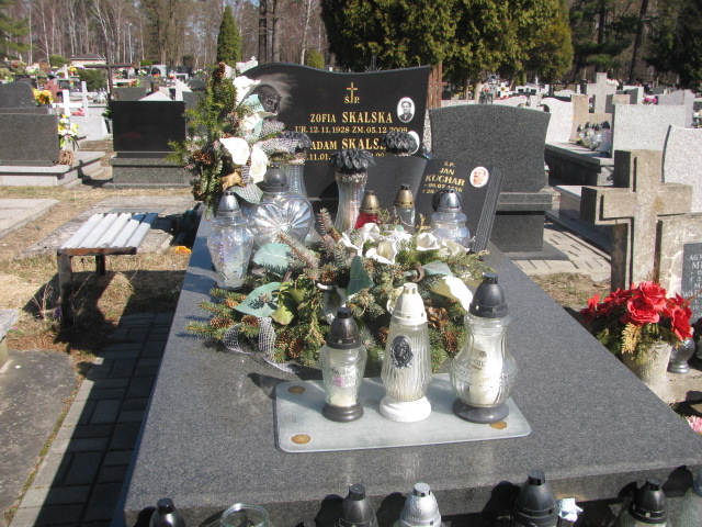 Grób Adam Skalski